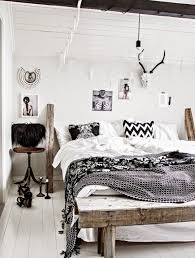 Inspiring 30 Chic Stylish Bedroom With Black And White Color Schemes Https Decoor Net 30 Chic Styl White Bedroom Decor Stylish Bedroom Farm House Living Room