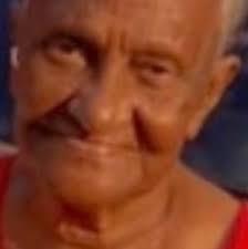 En las redes sociales se ha vuelto viral un video muy conmovedor en el que  un padre, identificado como Rubén González, exhuma los restos de su  fenecido pequeño. Los hechos, según narra