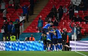 Näissä hetkissä on jalkapallossa usein ottelun ratkaisu, mutta etenkin tänään, kun vastassa on passiivista blokkia ja todella aggressiivista tilanneprässiä viljelevät. Prediksi Belgia Vs Italia Di Babak Perempat Final Euro 2020 Live Mola Tv Bola Tempo Co