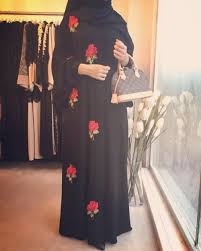 Roses Abaya Inci Ferace Kalibinda Fermuarli Pelikan Kol Rahat Ve Sik Feradje Abayasaudi Abayadub Abaya Designs Hijab Fashion Inspiration Hijab Fashion