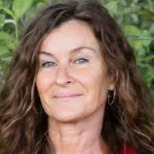 Anna Groves's Instagram, Twitter & Facebook