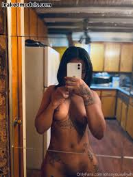 ohsoyouaaliyah teases with bouncing booty