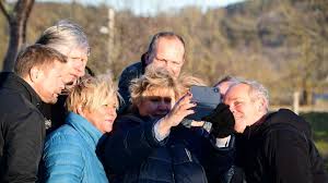 Som del av programmet for reisa, ville solberg treffe representantar for fiskeindustrien. Solberg Selfie I Sola Pa Jeloya Sunnmorsposten
