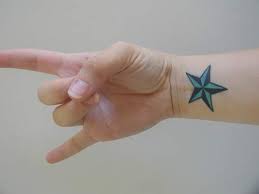 Weitere ideen zu zeichnung, körperkunst tattoos, zeichenvorlagen. 117 Tattoos Mit Einem Oder Mehreren Sternen