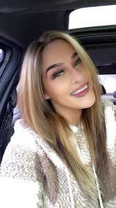 Elena Barlow's Instagram, Twitter & Facebook