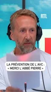 La prévention de l'AVC : "Merci l'abbé Pierre" 😂, L'Oeil... et l'humour de  Philippe Caverivière dans #RTLMatin avec Amandine Bégot et Thomas Sotto
