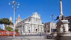 Nach einem stopp in idyllischen hafenorten wie catania und palermo geht es vielleicht hinauf zum immer noch aktiven vulkan ätna. Catania Top Bewertete Wein Touren 2021 Die Besten Weinverkostungen In Italien Getyourguide