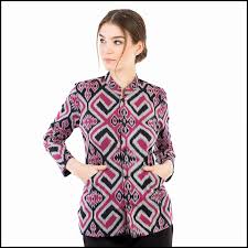 Baju batik wanita modern lengan panjang masih banyak diminati oleh para wanita karir saat ini. Model Kemeja Batik Wanita Lengan Panjang Model Pakaian Guru Pakaian Kerja Model Pakaian
