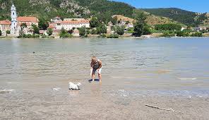 Rossatzbach is a village in lower austria and has about 84 residents and an elevation of 406 metres. Rossatzbach 6 7 2021