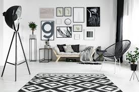 Privilégiez des cadres et des photos de même format. Comment Decorer Un Mur Blanc Le Mag Visiondeco