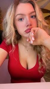 Taylor Isbell's Instagram, Twitter & Facebook