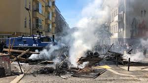 The house project rigaer straße 94 was partly evicted by a massive police force on june 22. 5sgxipnylmiimm