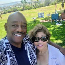 Diego Loyzaga is one proud father to his daughter, Hailey Paige! ❤️✨ Sa  kanyang moving-up ceremony, Hailey looked adorable and confident and Diego  couldn't be prouder!