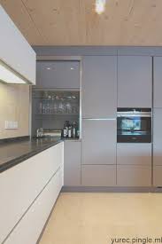 Rolloschrank Aus Glas Passend Zur Farbe Der Kuchenfront Kuchen Fronten Kuchenfronten Kuche