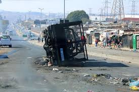 South african police said on saturday that 28 people had been arrested and one of the country's biggest highways remained closed over violent protests linked to former president jacob zuma's imprisonment. Hltgo2y4qhxltm