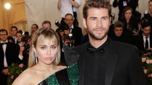 Over the christmas break, a little nugget of joy crept into our instagram feeds. Nach Heimlicher Hochzeit Mit Liam Hemsworth Miley Cyrus Heizt Die Schwangerschaftsgeruchte An