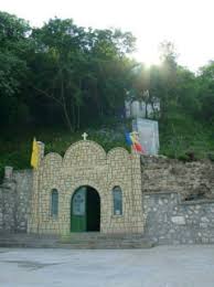 Sute de oameni au mers la manastirea radu voda, din capitala, acolo de unde are loc traditionalul pelerinaj din ajunul floriilor. Locuri Pelerinaje