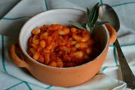 Fatevi lessare i fagioli insieme con un rametto di salvia per 45 minuti. Fagioli All Uccelletto La Ricetta Toscana Ilaria Zizza