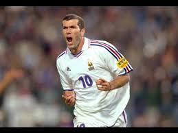 Après avoir applaudi brièvement l'équipe de france suite à son titre de championne du monde en russie, zinédine zidane a enfin délivré un message tout le pays est fier de cette équipe et de cette nouvelle génération de joueurs. Equipe De France Mondial 1998 Et Euro 2000 Zinedine Zidane Pour L Eternite Portrait I Fff 2013 Youtube