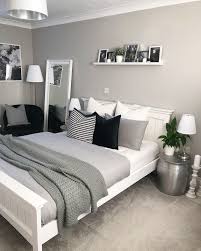 White beds and bed frames. Karly Auf Instagram Den Morgen Habe Ich Heute Wieder Im Gastehaus Verbracht Um Mobel Diy Dekoration Small Room Bedroom Bedroom Interior Bedroom Decor