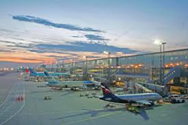 Located in frankfurt, germany, frankfurt airport is a major international airport that is run by transport company fraport. Stadtfuhrung Flughafen Inside Maxi Tour Hinter Den Kulissen Des Frankfurter Flughafens