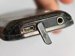 Seringkali, masalah hp tidak bisa di cas disebabkan oleh kesalahan sistem atau aplikasi freeze. Cara Memperbaiki Masalah Charging Pada Handphone