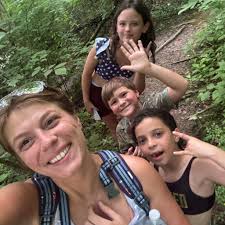 Yea “Pussy is everywhere” But NOT THIS MFKN JUICY FRUIT CRÈME DE MEOW MEOW  TF. 😭✌️