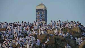 Jemaah haji berwudhu di sekitar tenda di mina, arab saudi, jelang pelaksanaan wukuf di arafah, minggu 18 juli 2021. Foto Jutaan Umat Islam Laksanakan Wukuf Di Padang Arafah Kumparan Com