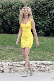 Elizabeth maresal mitchelloriginally from massachusetts her first film role was in the indie film, surrender dorothy (1998). Pin On Skirts Heels Nails Blouses Etc