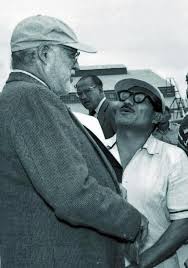Offer such a wide range of unusual and fascinating creatures including dolphins, sharks, sea turtles, tarpon, key deer, osprey, great white herons, iguanas, and even butterflies and chickens! Manuel Jesus Orbegozo Himmelt Ernest Hemingway An Hemingways Welt