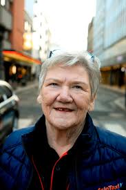 Noen menn har en ovenfra og nedad-holdning og behandler kvinner som  laverestående.