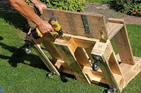 Gartenlounge aus paletten selber bauen heimwerkerking ᐅᐅ terrasse aus paletten selber terrasse aus paletten selber bauen. Liegestuhl Aus Paletten Selber Bauen Mein Eigenheim