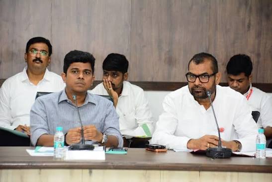 विकासकामांना गती द्या; योजनांचा लाभ शेवटच्या घटकापर्यंत पोहोचवा-सीईओ पाटील