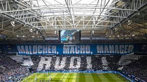 Choreo und support nach dem pokalspiel gegen schalke 04. Schalke Augsburg 0 0 Gansehaut Choreo Fur Rudi Assauer Schalke Rudi Assauer Gansehaut