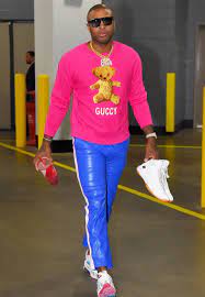 Per pop junior il basket è lavoro, ma anche opportunità, una gioia quotidiana. Pj Tucker Carrying His Own Shoes Is Nba S Forefront Style Revolution Da Man Magazineda Man Magazine Make Your Own Style A Definitive Guide To Men S Premium Fashion And Lifestyle