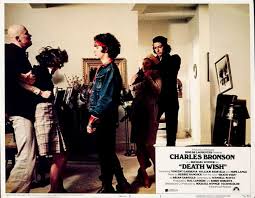 A l'insu de géri qui désapprouve la violence, il loue une chambre dans les quartiers chauds de la ville et va. Test Blu Ray Un Justicier Dans La Ville Critique Film