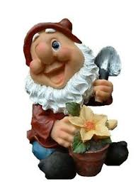 Lustiger Gartenzwerg Blume Spaten Gartenfigur 25cm Ebay In 2020 Gartenzwerg Gartenfiguren Spaten
