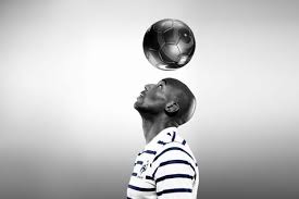 Soldes maillot de foot equipe de france 2020 2021 2022 pas cher floqué eshop outlet officiel. Quand Karl Lagerfeld Immortalisait Le Maillot De L Equipe De France L Equipe