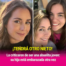 Solo tiene 46 años y ya es abuela!  https://www.univision.com/famosos/karyme-lozano-abuela-hija-segundo-embarazo?utm_campaign=ImageFamosos&utm_medium=social&utm_source=facebook