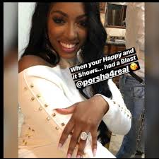 Porsha williams is engaged to her boyfriend dennis mckinley. Rhoa S Porsha Williams Shows Off Engagement Ring And Growing Baby Bump Rolling Out