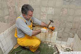 Fliesen, die sich bereits an einer wand oder auf einem fußboden befanden, weisen unterschiedlichste anhaftungen wie putz oder fliesenkleber auf. Fliesen Entsorgen So Geht S Richtig Entsorgen Org