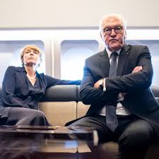 As a student, he attended meetings of the young socialists, the spd's youth wing, regularly. Frank Walter Steinmeier Die Lahmen Ausreden Wegen Der Prasentkorbe Stern De