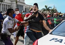 Protestas en Cuba: las imágenes de la represión del régimen comunista  contra las manifestaciones