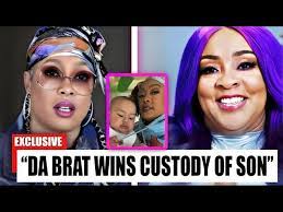 Anne Yon's Instagram, Twitter & Facebook