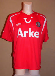 Der polnische innenverteidiger kommt ablösefrei vom vfb stuttgart und wird zum vorbereitungsstart das königsblaue trikot überstreifen. Fc Twente Home Fussball Trikots 2005 2006