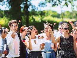 On a trouvé une autre animation de mariage, qui rendra la autre animation qui pourra satisfaire les invités : 14 Idees De Jeux Mariage Pour Votre Soiree