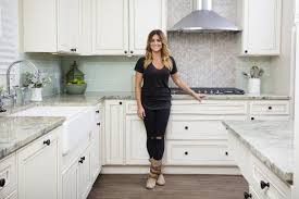 Cocinas de hoy garantiza un alto nivel de diseño y calidad, tanto en el producto como en su instalación, asesorando a sus clientes mediante profesionales que ayudaran a materializar los. Divinity Repasa Cocinas Y Jardines Hoy