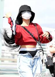 Mamamoo Hwasa S Controversial Airport Fashion Today Knetizen Korean Airport Fashion Airport Fashion Kpop Korean Outfit Street Styles