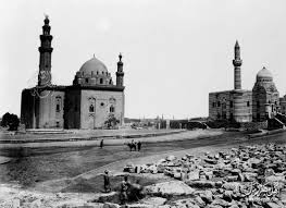 صورة نادرة لميدان القلعه القاهرة عام ١٨٦٢ وفي الصورة مسجد المحمودية والسلطان حسن ولم يكن مسجد الرفاعي بني بعد Old Egypt Egypt Art Egypt History