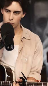 janice987702 you had me wrapped around your little finger. Until you gave  me the middle finger 🤘